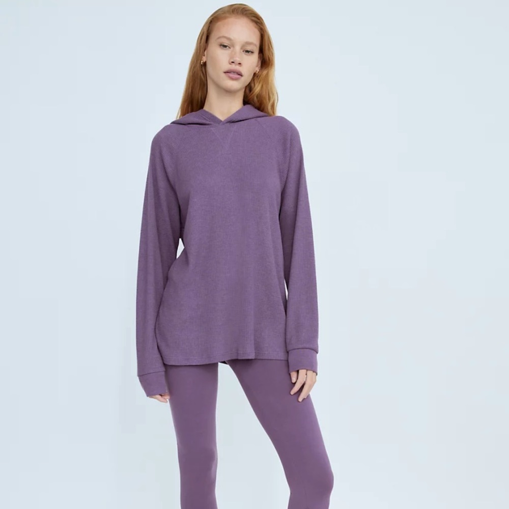 ⭐️ HP ⭐️ New Aritzia TNA Superior Waffle Thermal Hoodie in Heather Light Grey - Picture 3 of 6
